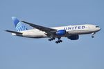 N212UA @ KORD - B772 United Airlines Boeing 777-222  N212UA UAL2475 MCO-ORD - by Mark Kalfas