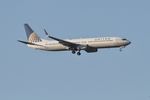 N61882 @ KORD - B739 United Airlines  BOEING 737-924ER N61882 UAL210 AUS-ORD - by Mark Kalfas