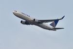 N663UA @ KORD - B763 United Airlines Boeing 767-322 N663UA UAL929 KORD-EGLL - by Mark Kalfas