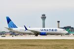 N36272 @ KORD - B738 United Airlines  Boeing 737-824 N36272 UAL2418 PNS-ORD - by Mark Kalfas