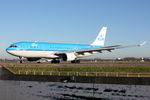 PH-AON @ EHAM - at spl - by Ronald