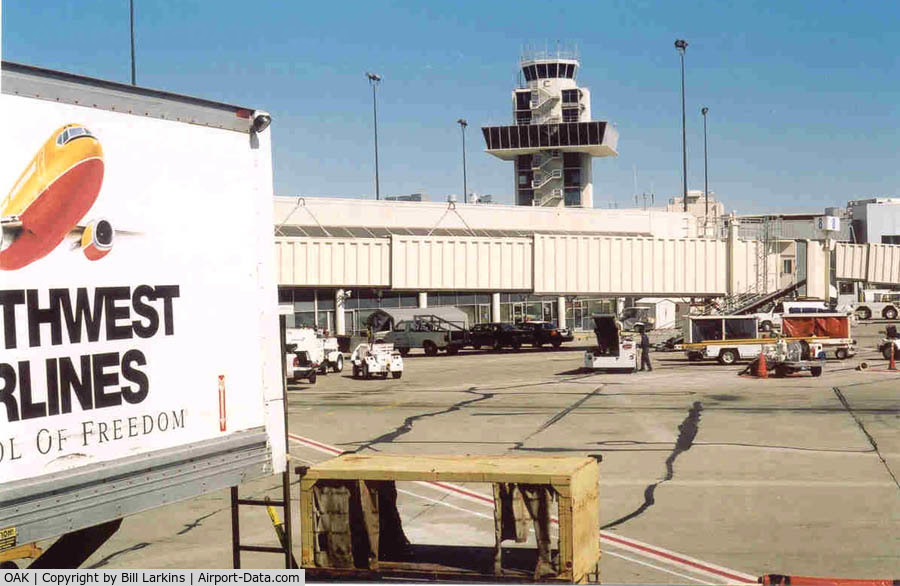 Metropolitan Oakland International Airport (OAK) - Field side of Terminal
