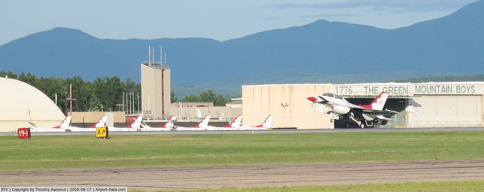 Burlington International Airport (BTV) - Air Force Thunderbird #7 landing at Burlington, VT