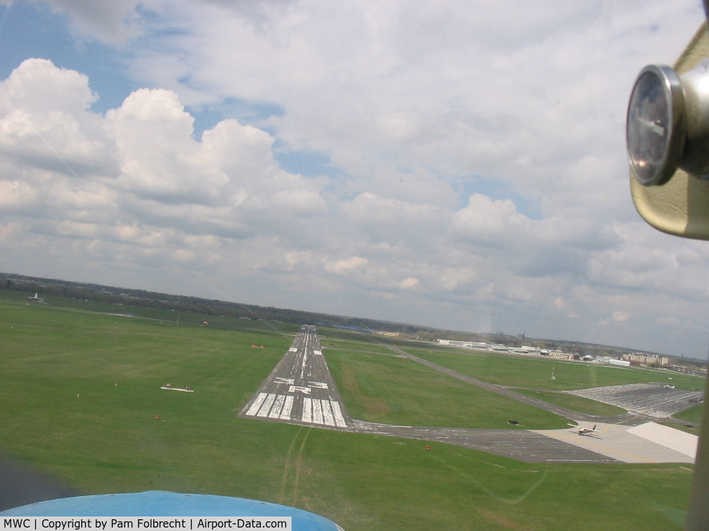 Lawrence J Timmerman Airport (MWC) - Runway 33R