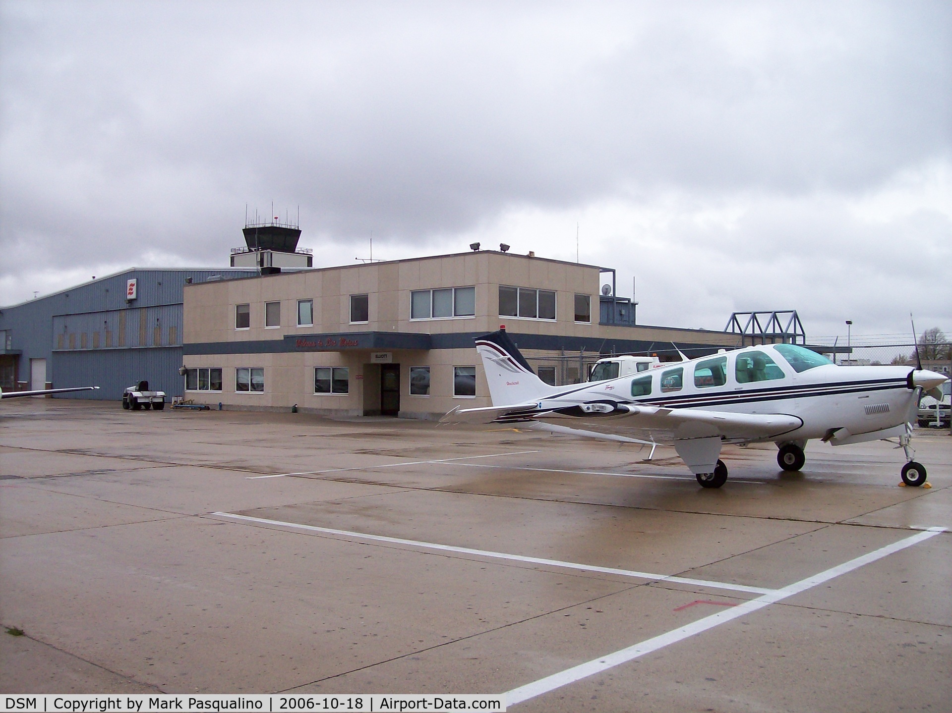 Des Moines International Airport (DSM) - General Aviation ramp
