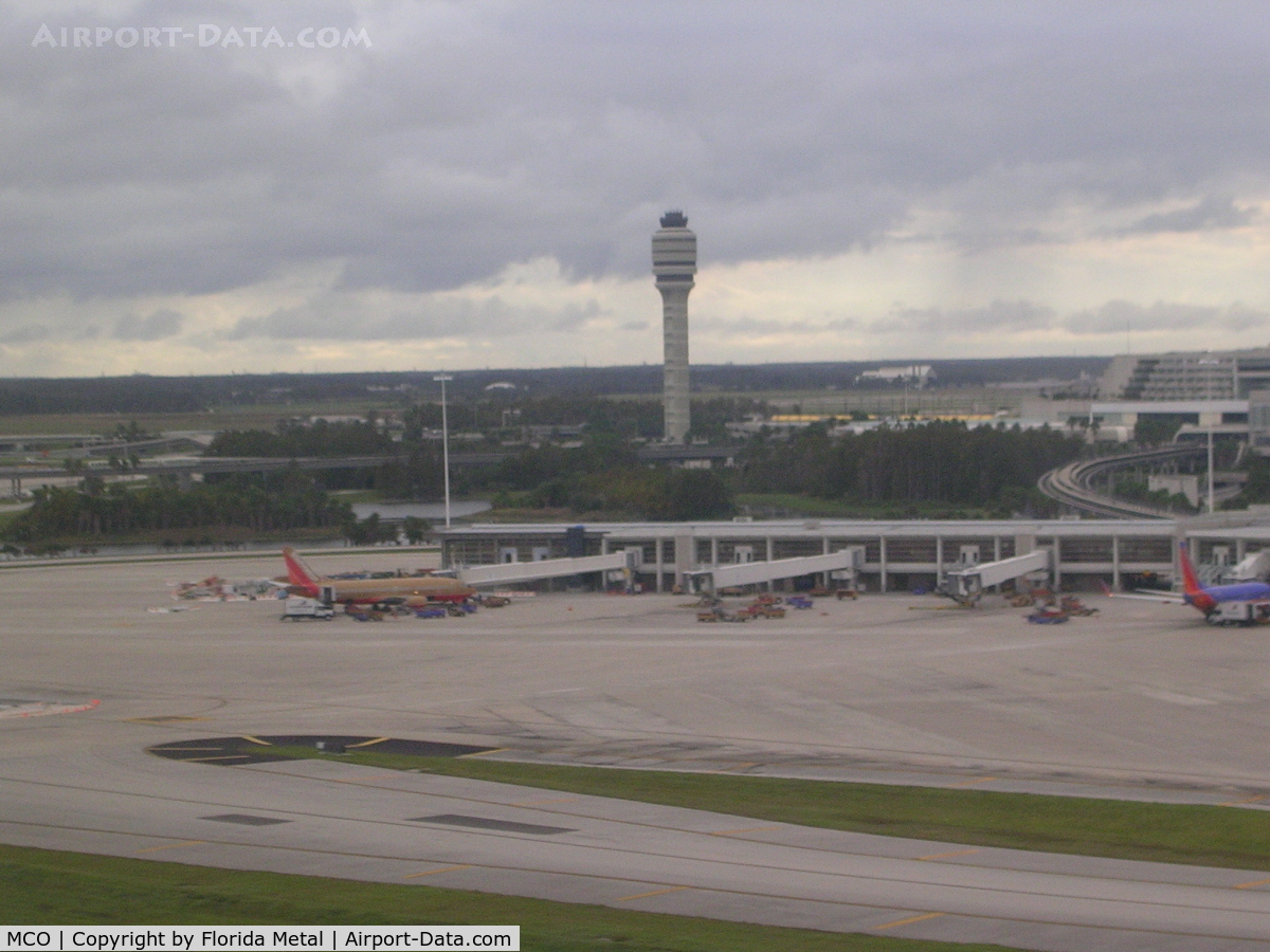 Orlando International Airport (MCO) - Landing at MCO