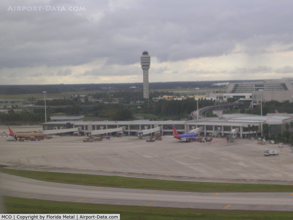 Orlando International Airport (MCO) - landing at MCO