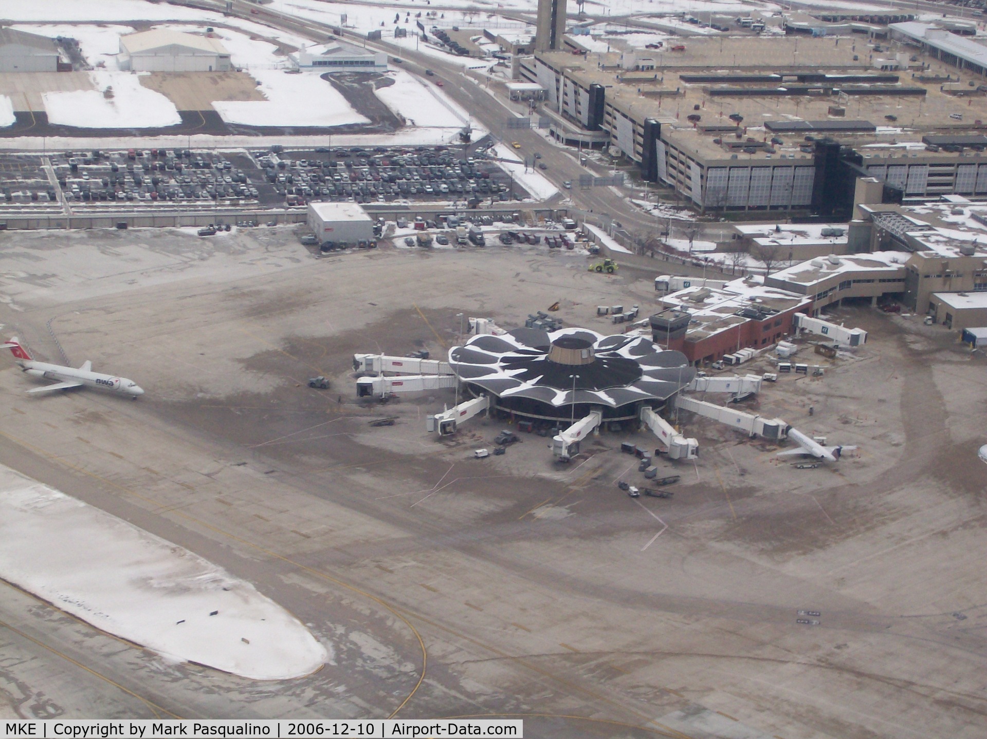 General Mitchell International Airport (MKE) - Milwaukee Mitchell International