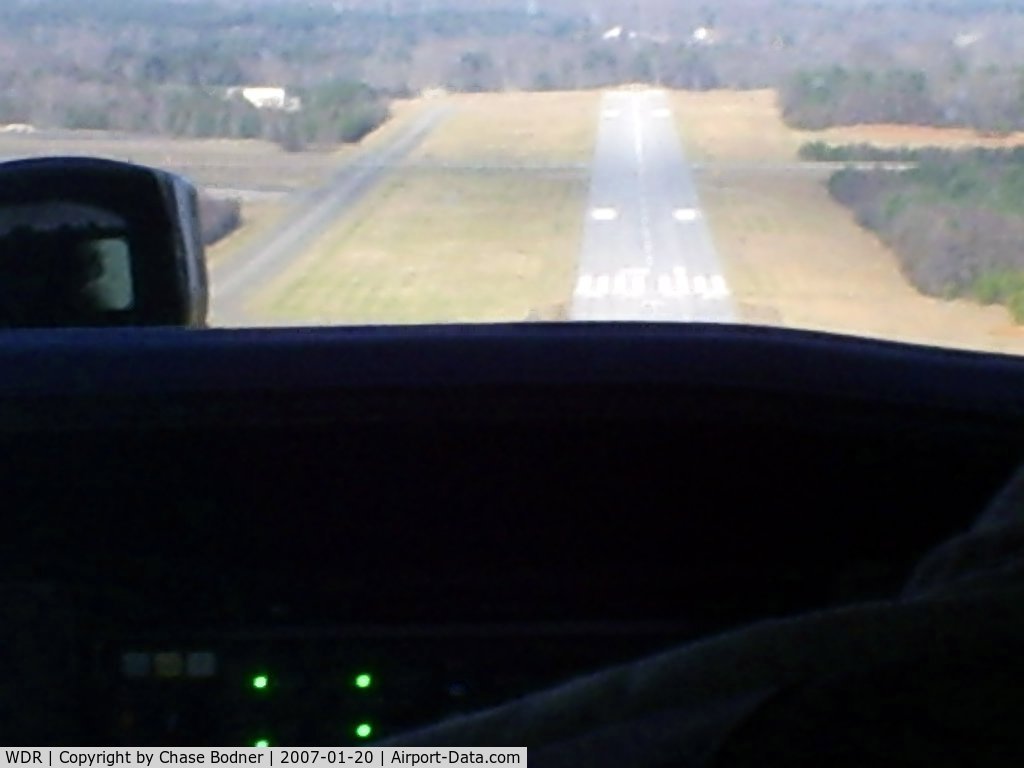 Barrow County Airport (WDR) - On final approach to WDR in N27451