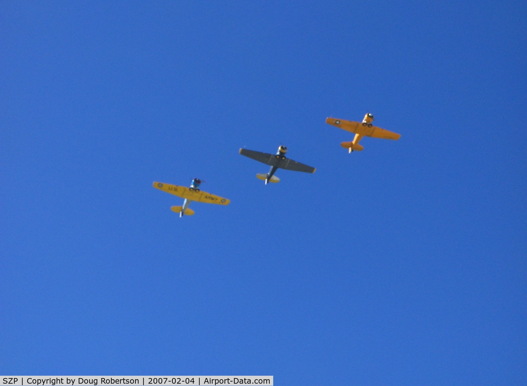 Santa Paula Airport (SZP) - N4995C T-6G 'Thirsty Girl', N8540P AT-6D 'Miss Universe', N89014 SNJ-5 echelon flyover at speed Runway 04 (very nice on the photographer's birthday!)