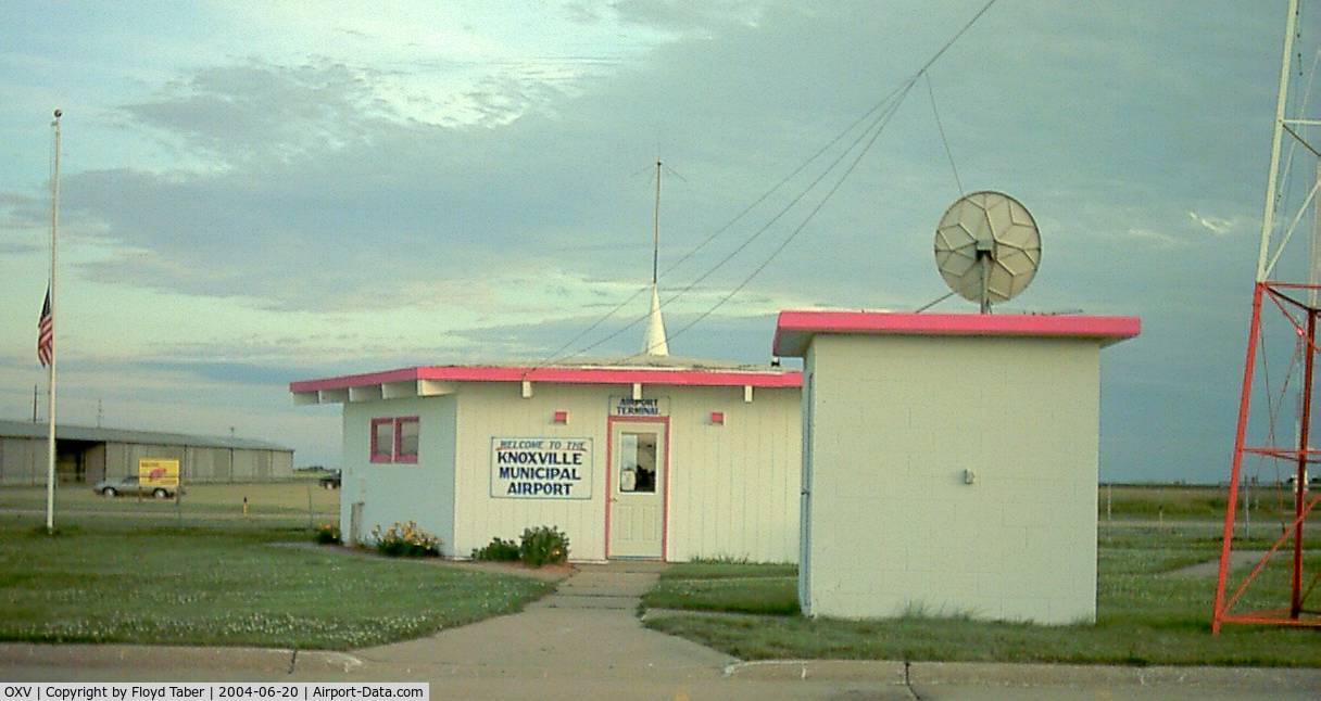 Knoxville Municipal Airport (OXV) - All dressed up for the 2004 Ercoupe Owners Convention