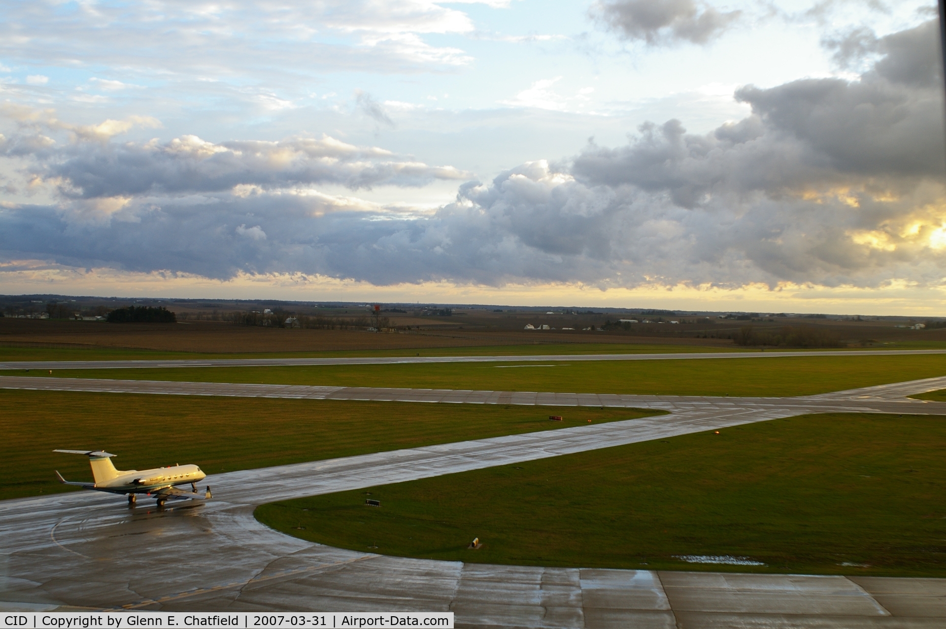 The Eastern Iowa Airport (CID) - Looking SSW from control tower.  Ry13 and Ry9.