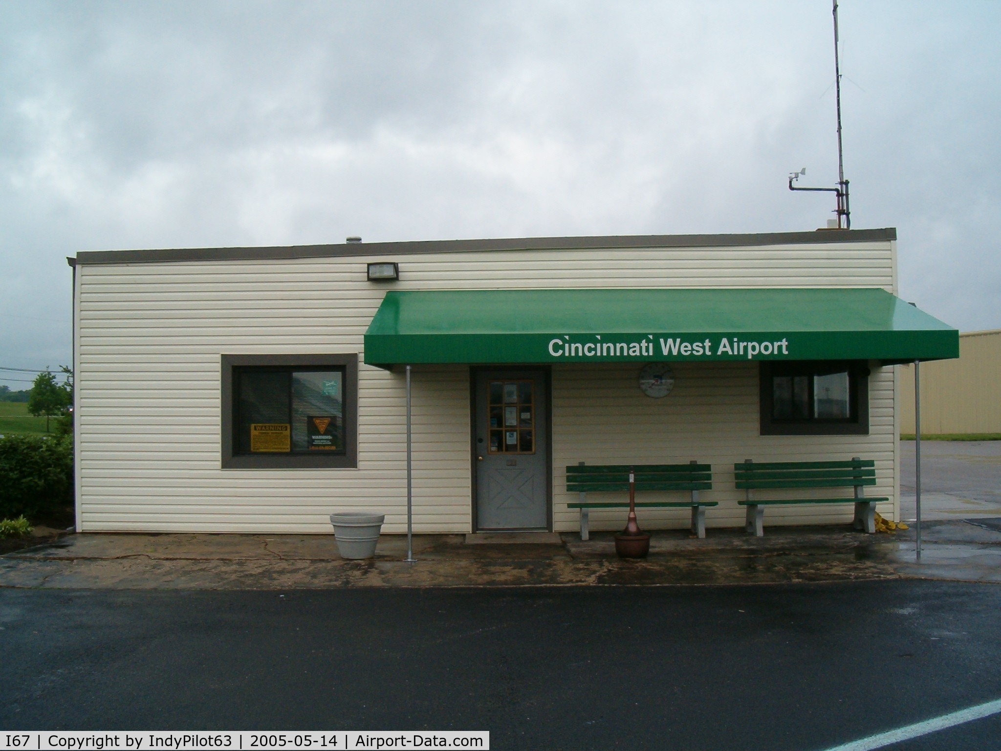 Cincinnati West Airport (I67) - FBO building