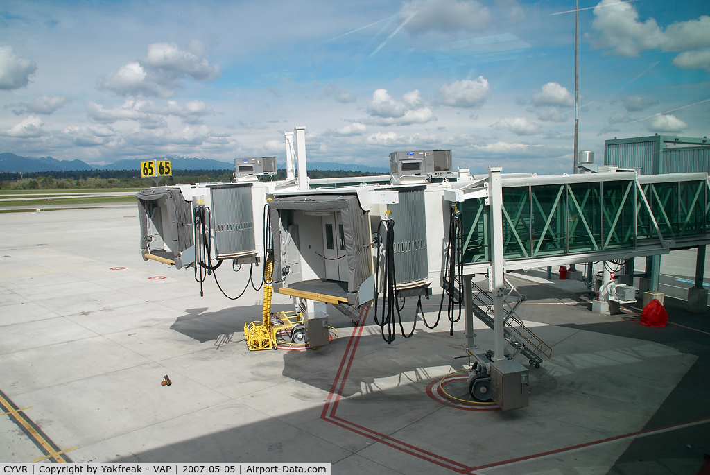 Vancouver International Airport, Vancouver, British Columbia Canada (CYVR) - Double Airbridge at Vancouver International