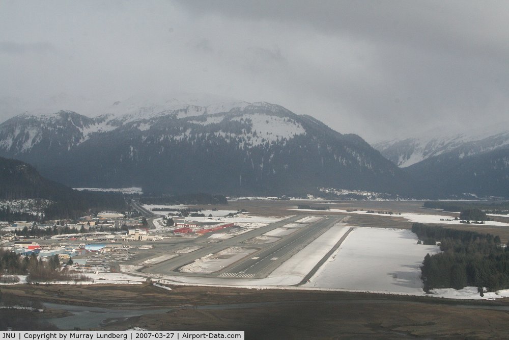 Juneau International Airport (JNU) - Approaching JNU 08 on a sched from Skagway