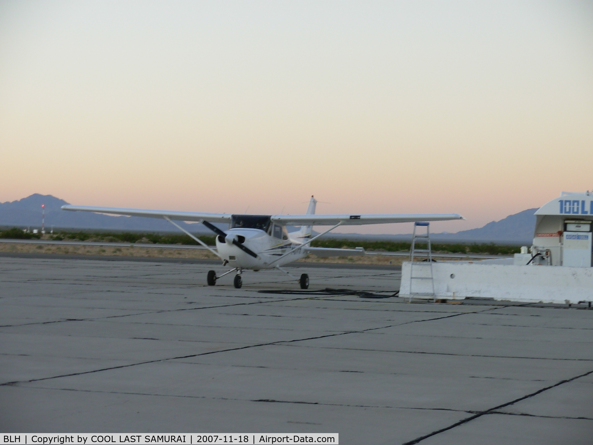 Blythe Airport (BLH) - CESSNA 172R AT BLH FUEL PIT