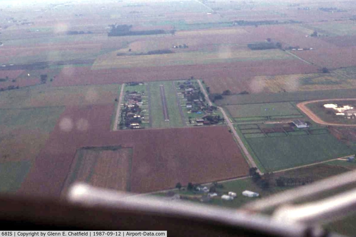 Casa De Aero Park Airport (68IS) - Casa De Aero as seen from the cockpit of N404T, Beech 18