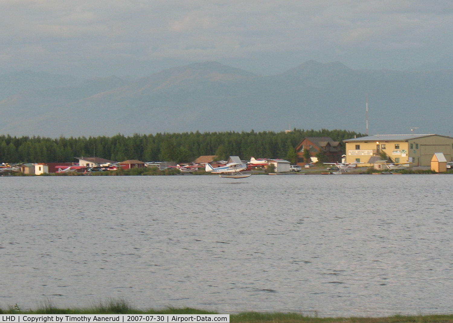 Lake Hood Seaplane Base (LHD) - Landing on Lake Hood