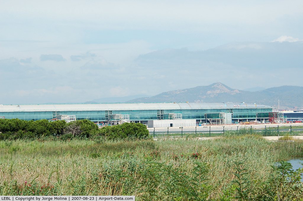 Barcelona International Airport, Barcelona Spain (LEBL) - The new south terminal (in construction)