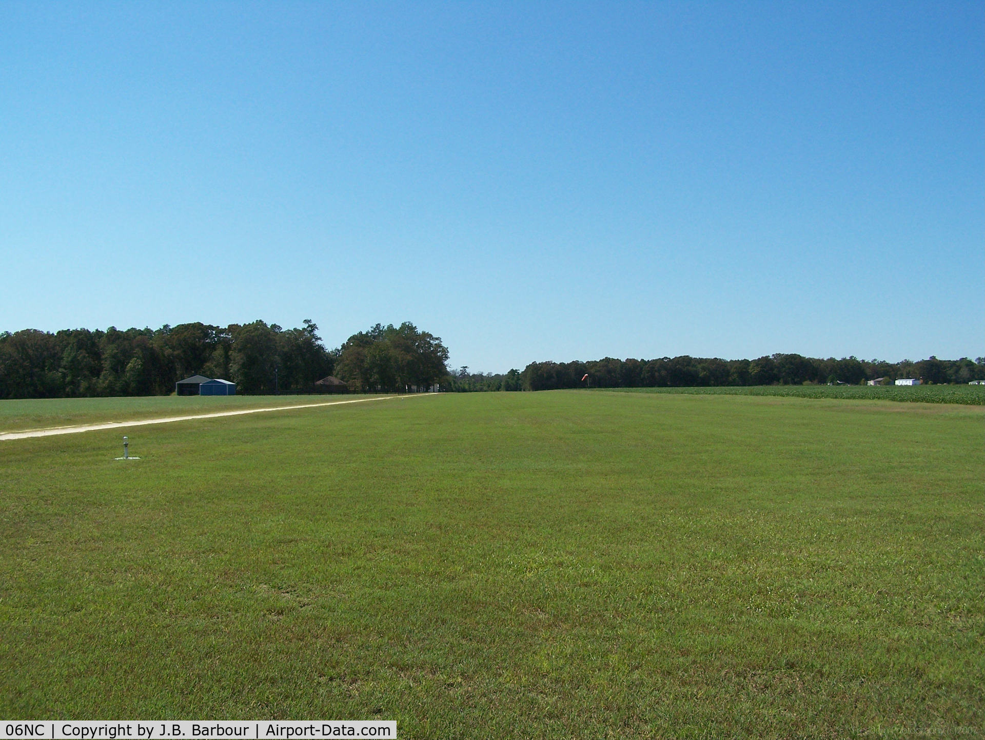 Tailwinds Airport (06NC) - Nice country location