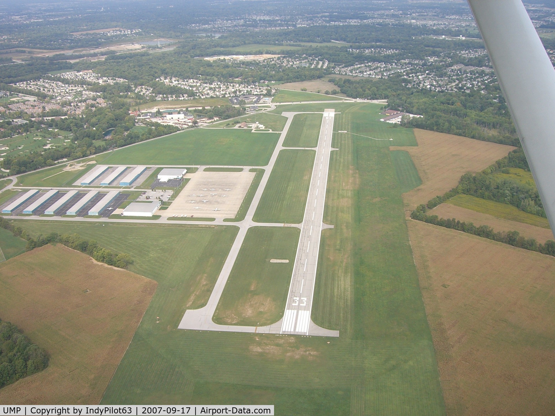 Indianapolis Metropolitan Airport (UMP) - Swinging around 33 on the way to land at 15
