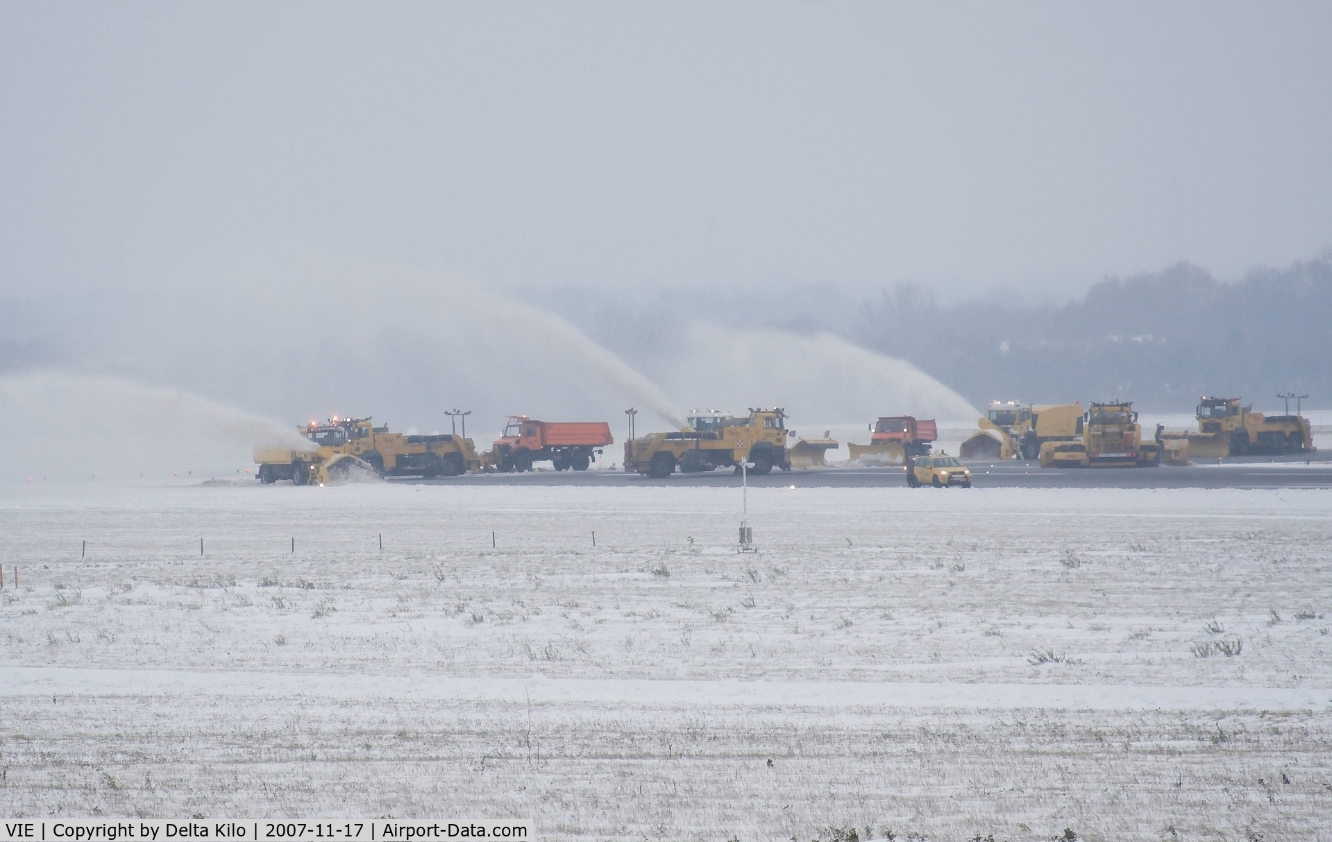 Vienna International Airport, Vienna Austria (VIE) - RWY 34-evacuation of snow