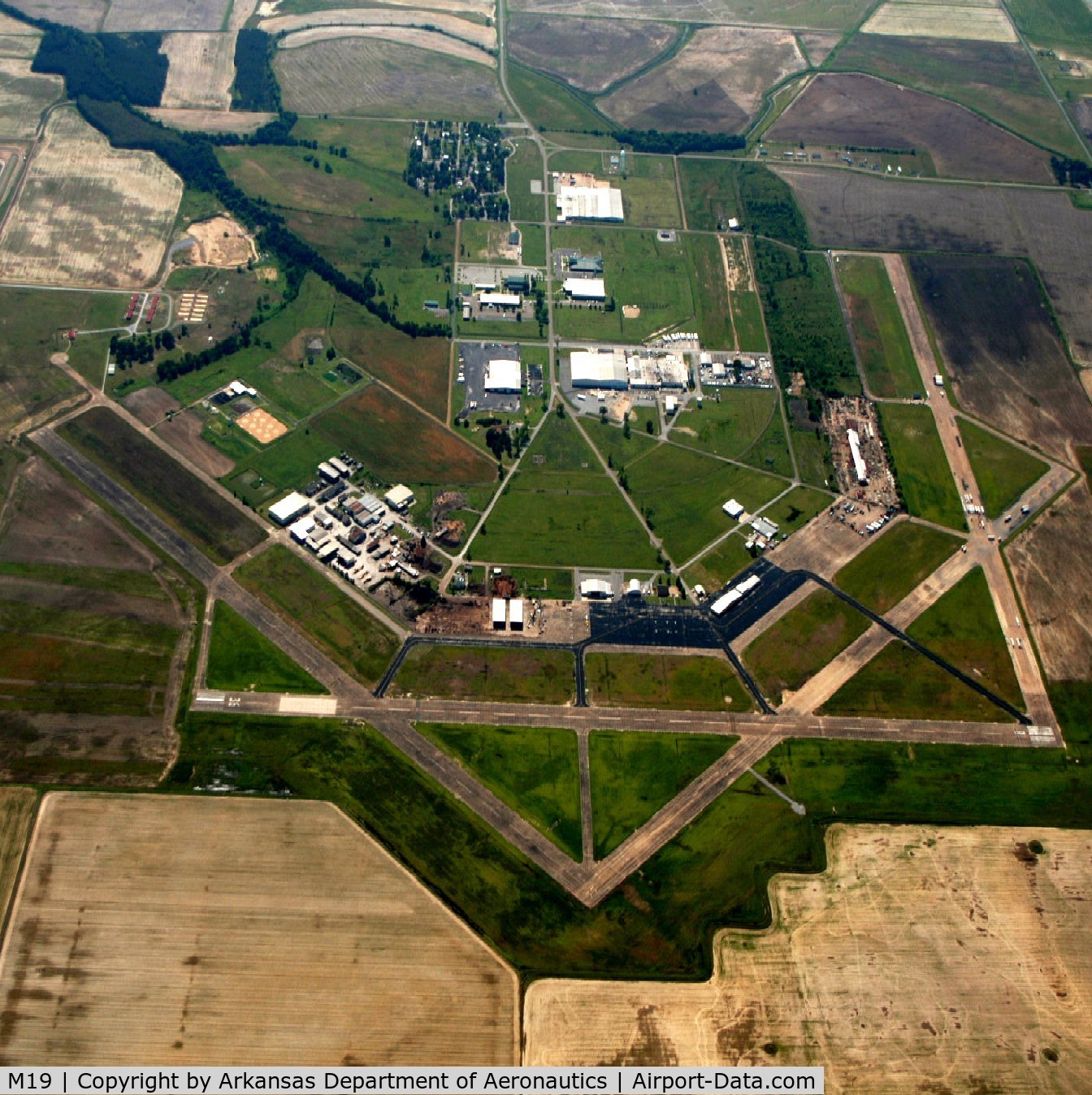 Newport Municipal Airport (M19) - Aerial Photo