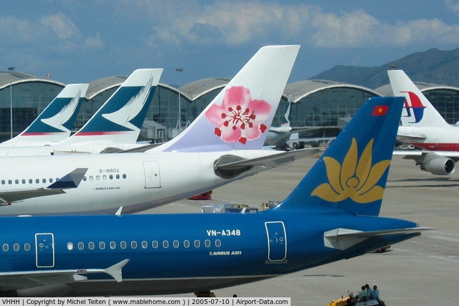 Hong Kong International Airport, Hong Kong Hong Kong (VHHH) - Asian airliners at Hong-Kong