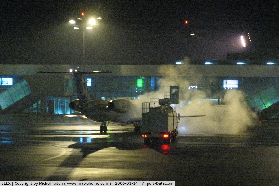 Luxembourg International Airport, Luxembourg Luxembourg (ELLX) - Embraer from Luxair being deiced for an early morning winter flight