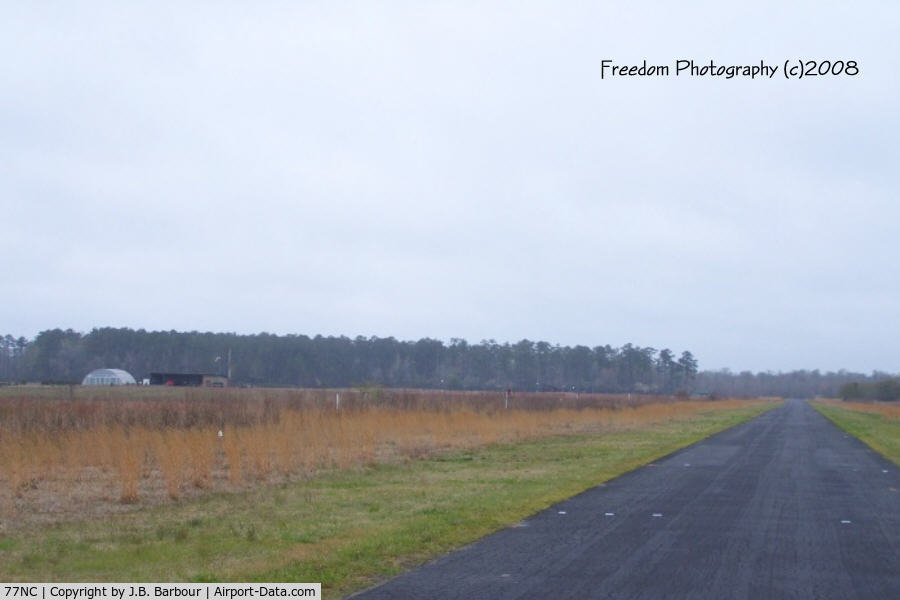 Winnabow Airport (77NC) - A very clean and well maintanance location.