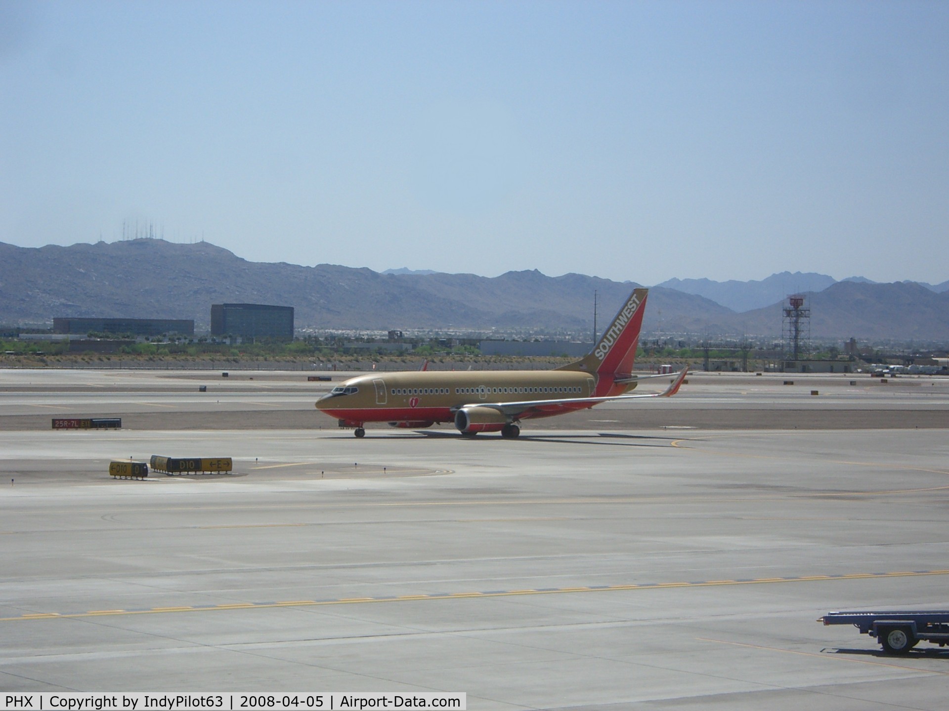 Phoenix Sky Harbor International Airport (PHX) - A Southwest 737, looking down toward South Mountain