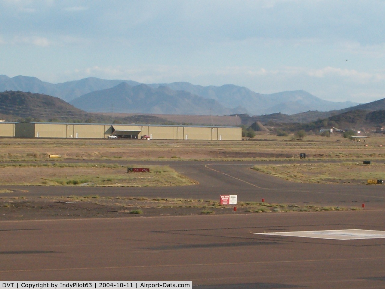 Phoenix Deer Valley Airport (DVT) - Tarmac