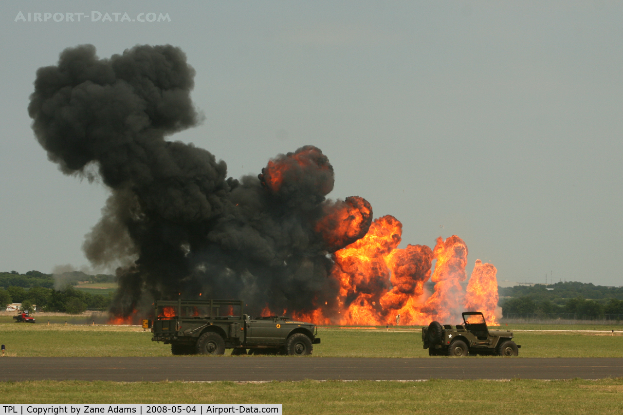 Draughon-miller Central Texas Regional Airport (TPL) - At Central Texas Airshow - Blastards at work!