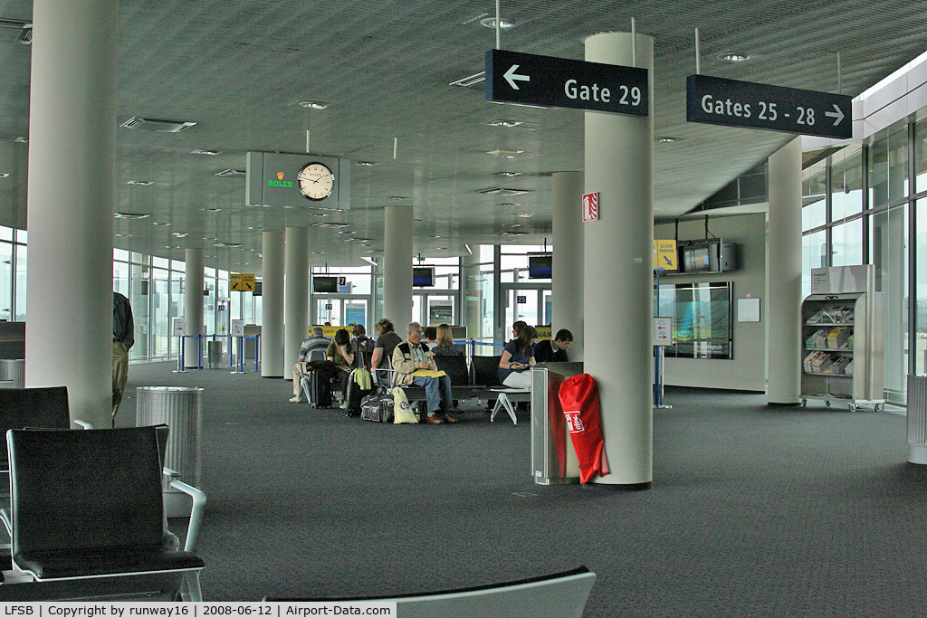EuroAirport Basel-Mulhouse-Freiburg, Basel (Switzerland), Mulhouse (France) and Freiburg (Germany) France (LFSB) - at Gates