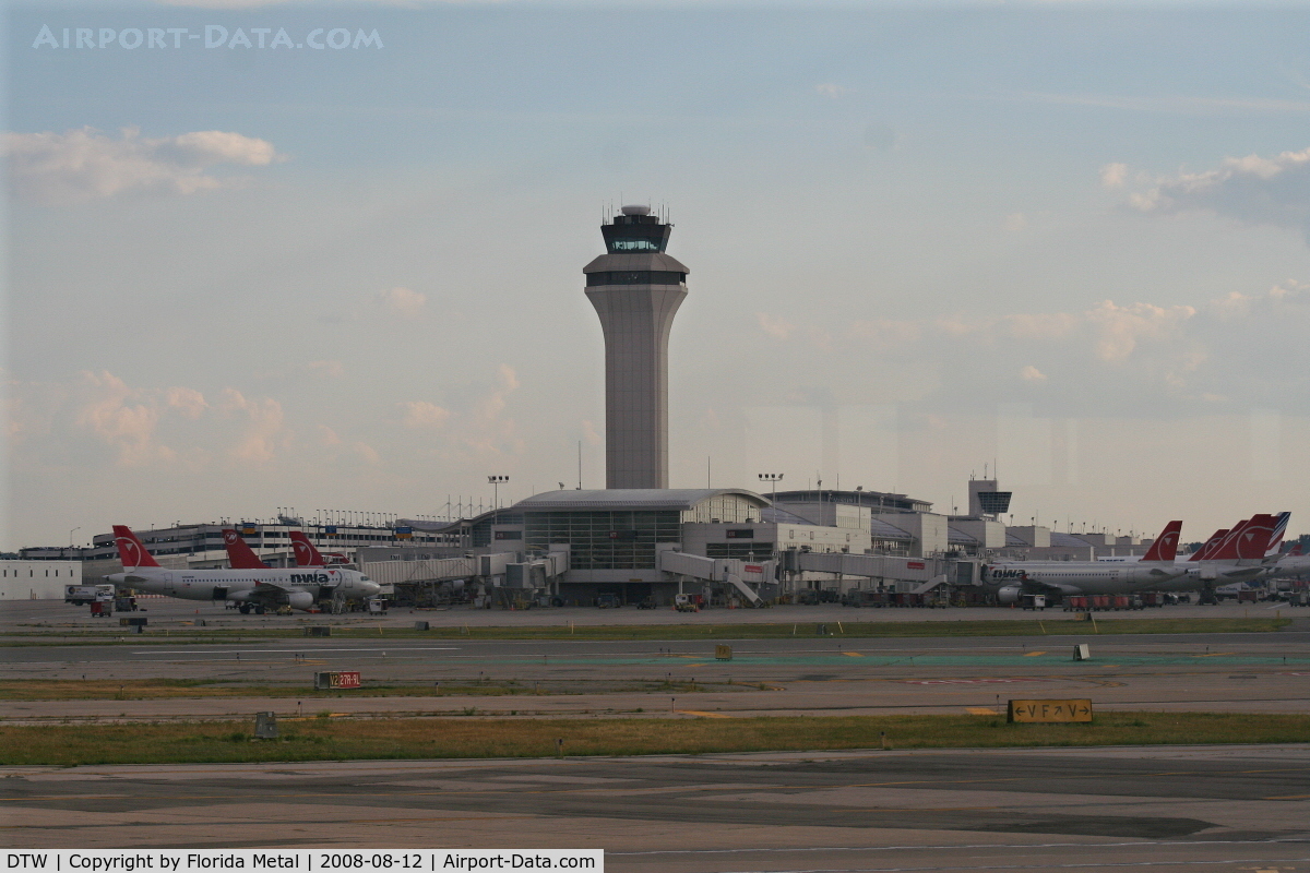Detroit Metropolitan Wayne County Airport (DTW) - DTW Tower