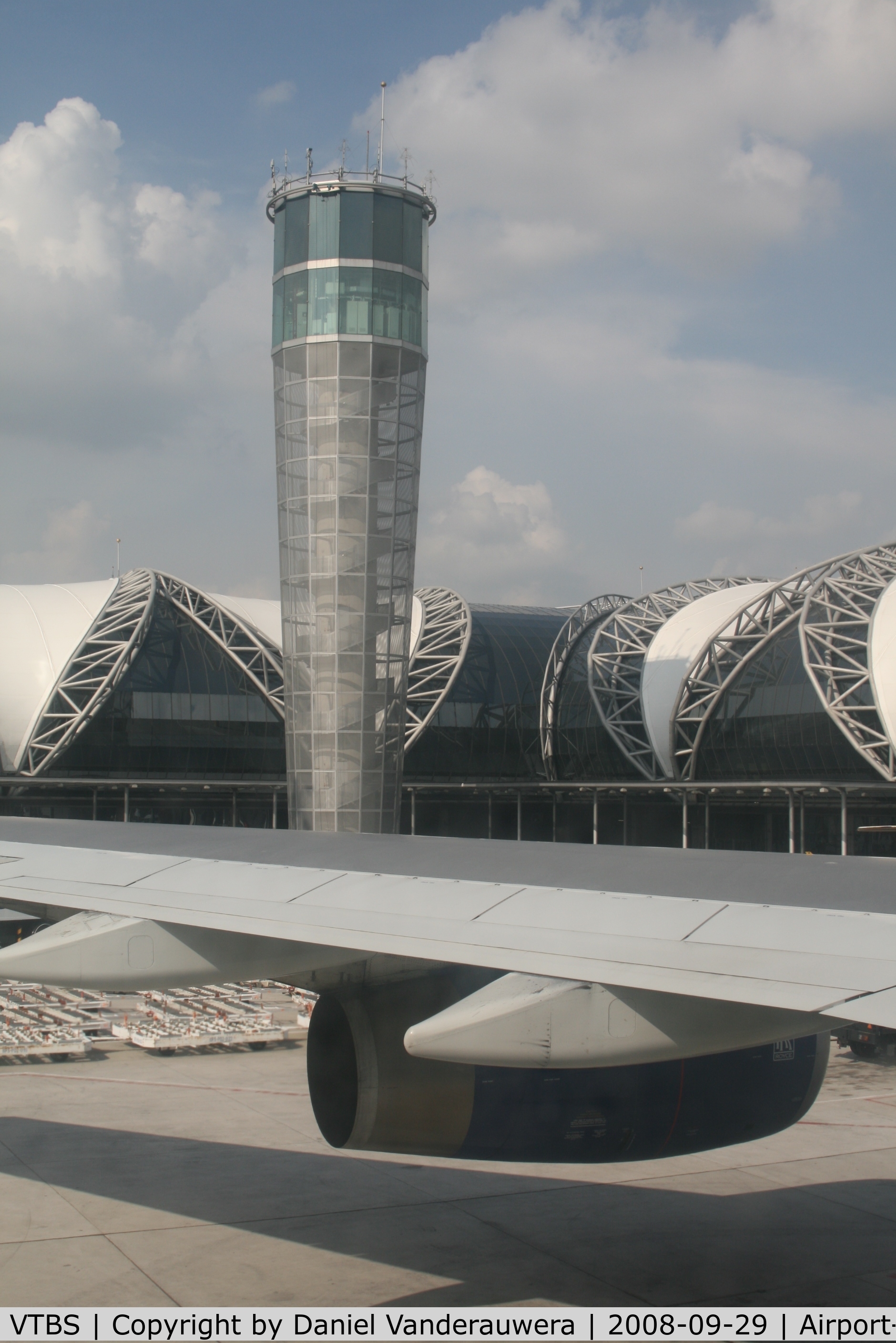 Suvarnabhumi Airport (New Bangkok International Airport), Samut Prakan (near Bangkok) Thailand (VTBS) - arriving to gate