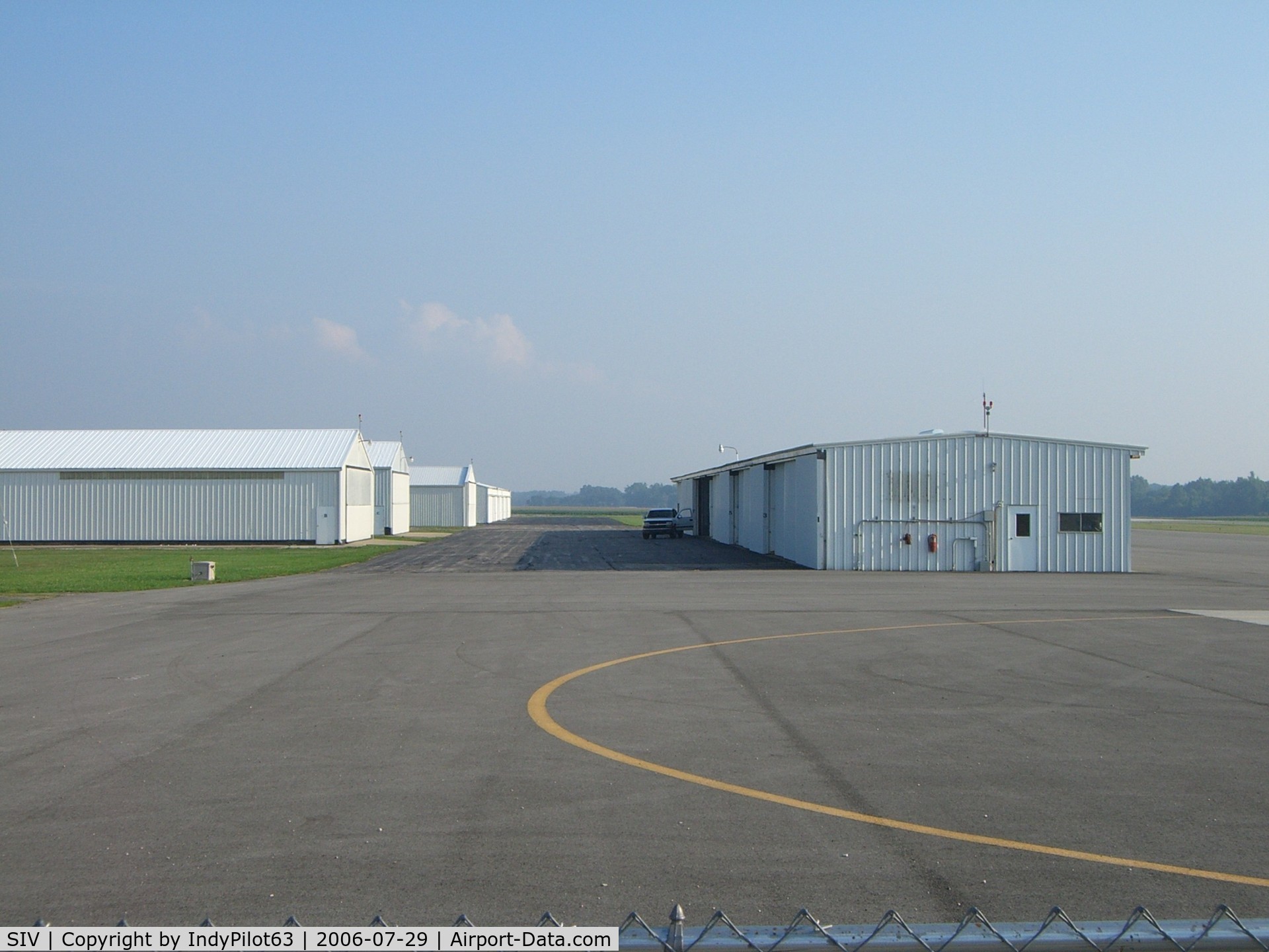 Sullivan County Airport (SIV) - Hangars
