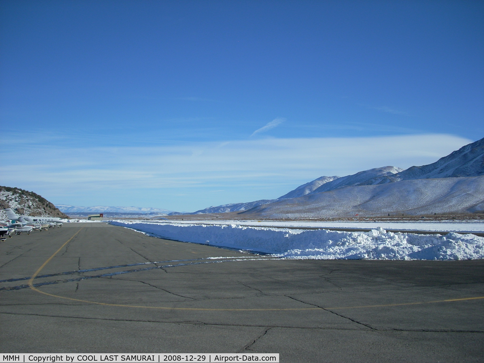 Mammoth Yosemite Airport (MMH) - A view from self-service fuel pit
