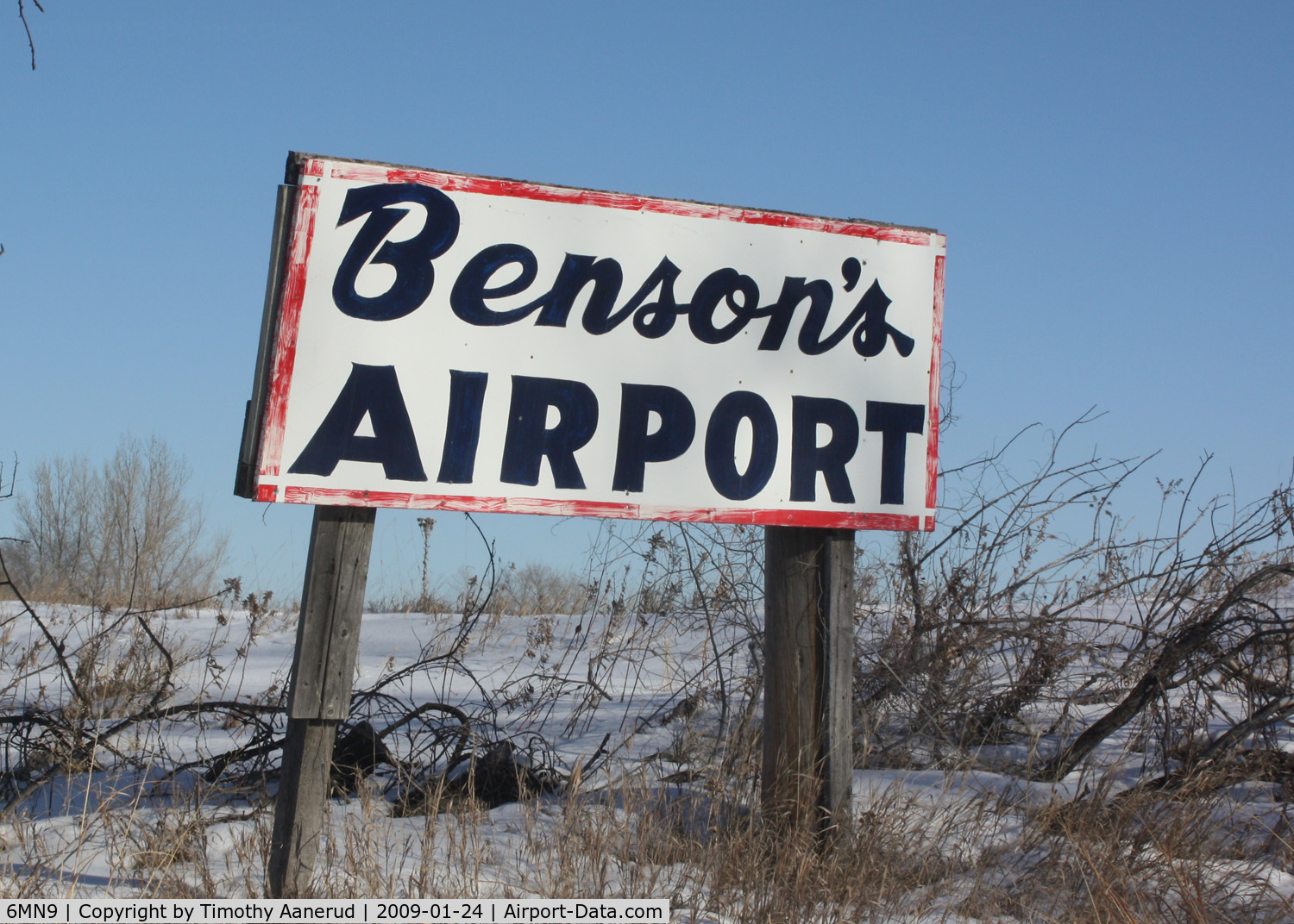Benson Airport (6MN9) - The airport road sign