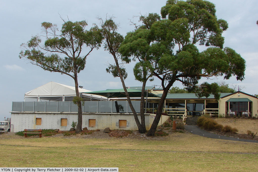 YTDN Airport - A feature of the Tooradin Airfield is the popular Seafood Resaurant Wings and Fins - perfect for dining, aircraft viewing and lake views