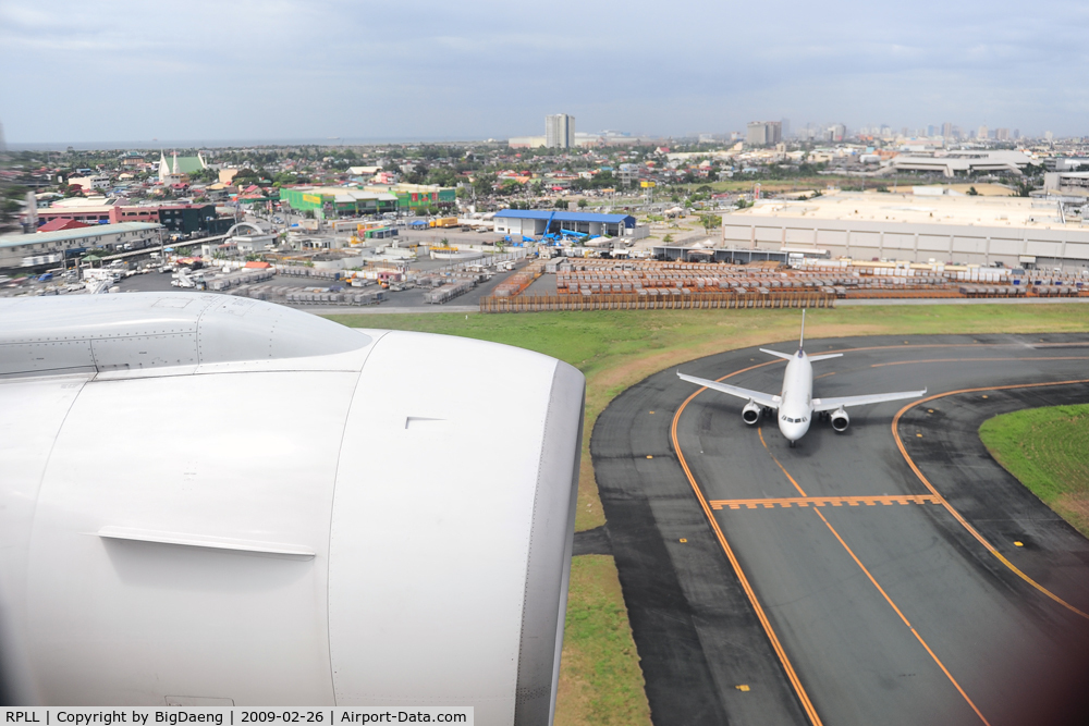 Ninoy Aquino International Airport, Manila Philippines (RPLL) - On final approach, just before landing .. within airport perimeter.