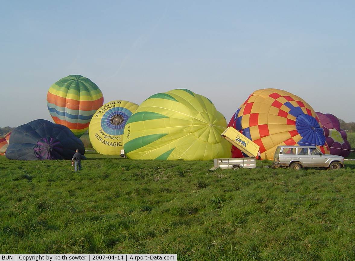 Gerardo Tobar López Airport, Buenaventura Colombia (BUN) - More balloons inflating