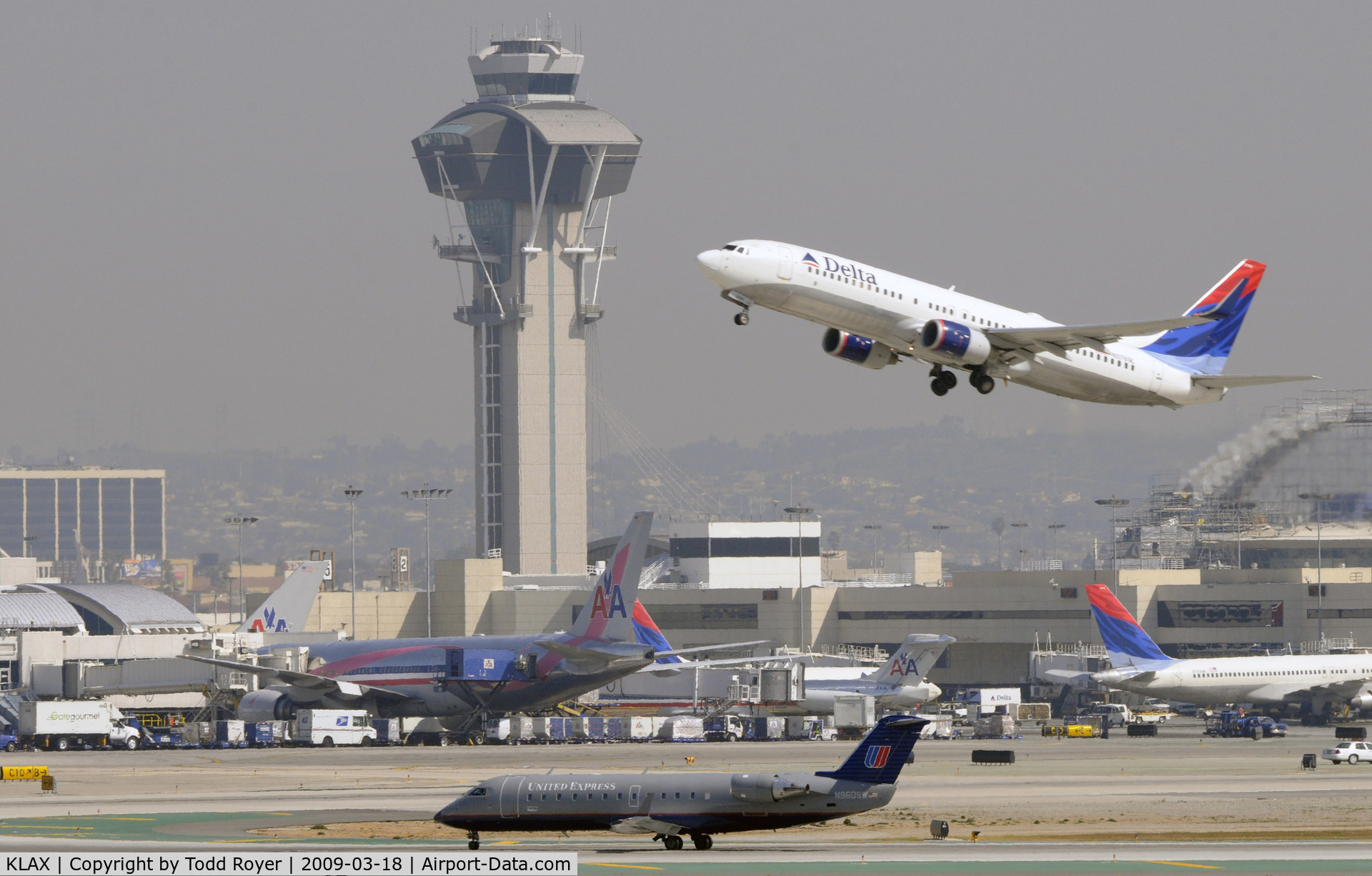 Los Angeles International Airport (LAX) - LAX control tower