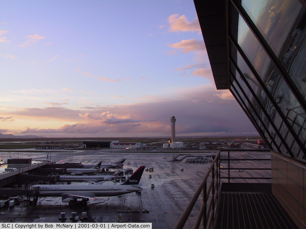 Salt Lake City International Airport (SLC) - Catwalk of the Delta Ramp Tower looking north