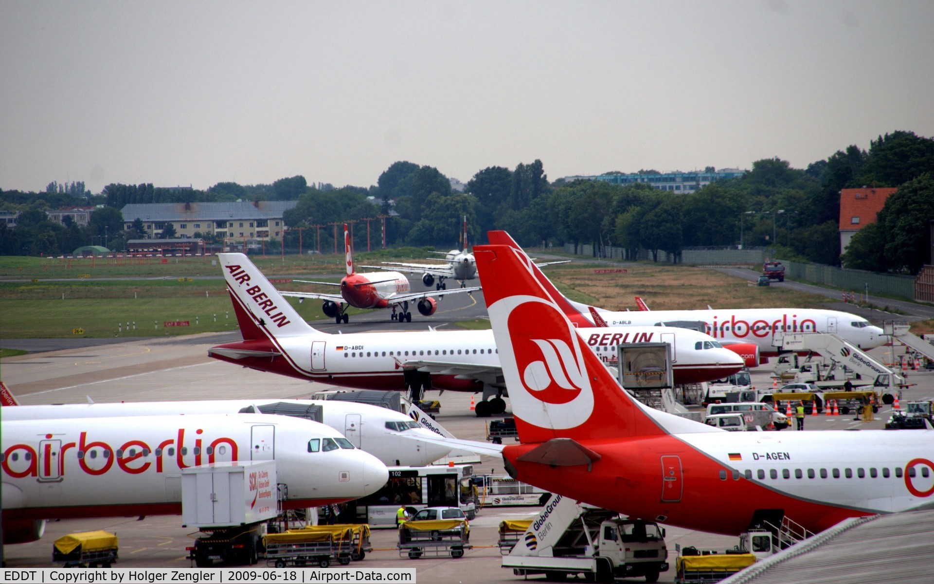 Tegel International Airport (closing in 2011), Berlin Germany (EDDT) - Rush hour in red and white on AIR BERLIN´s home base