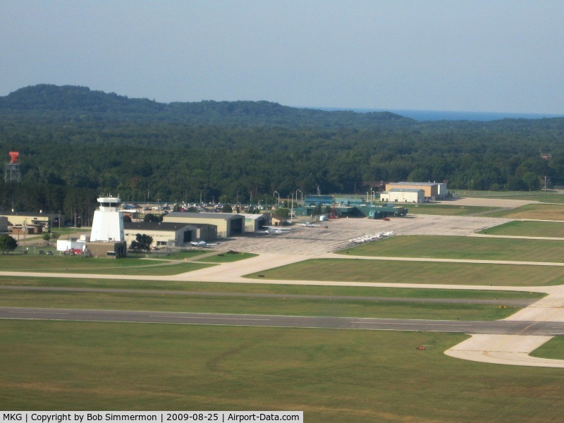 Muskegon County Airport (MKG) - View of the ramp and facilities