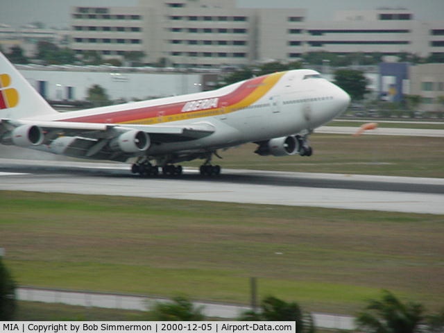 Miami International Airport (MIA) - 747 Landing on RWY 9