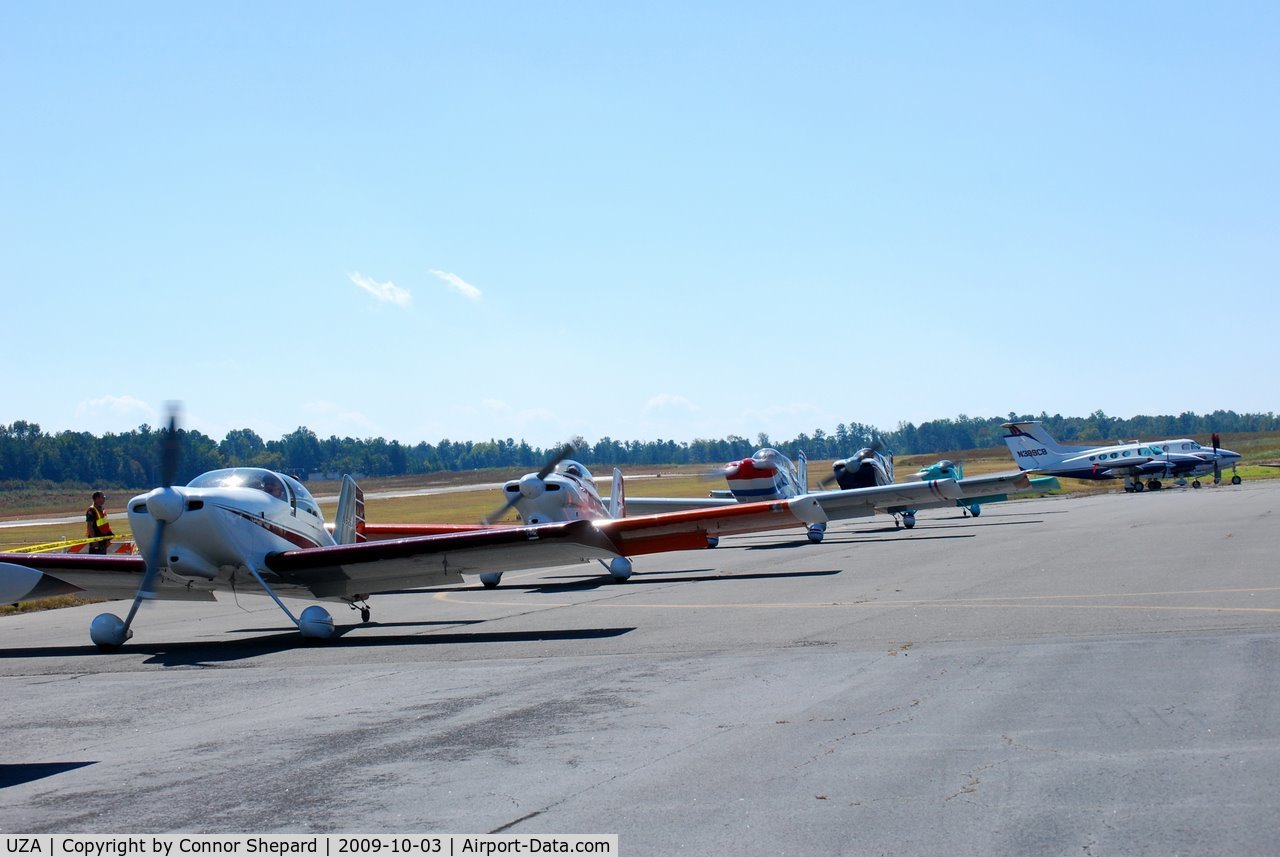 Rock Hill/york Co/bryant Field Airport (UZA) - Taxiing in formation