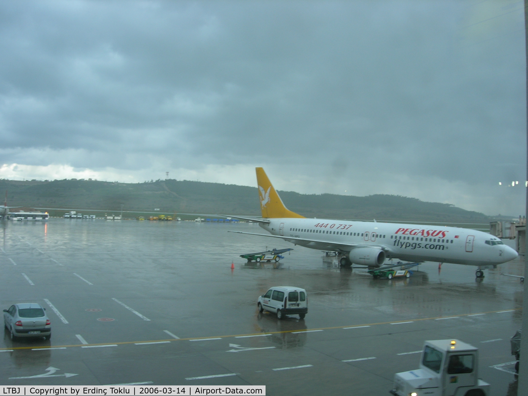 ?zmir Adnan Menderes Airport, ?zmir Turkey (LTBJ) - It also rains in Izmir