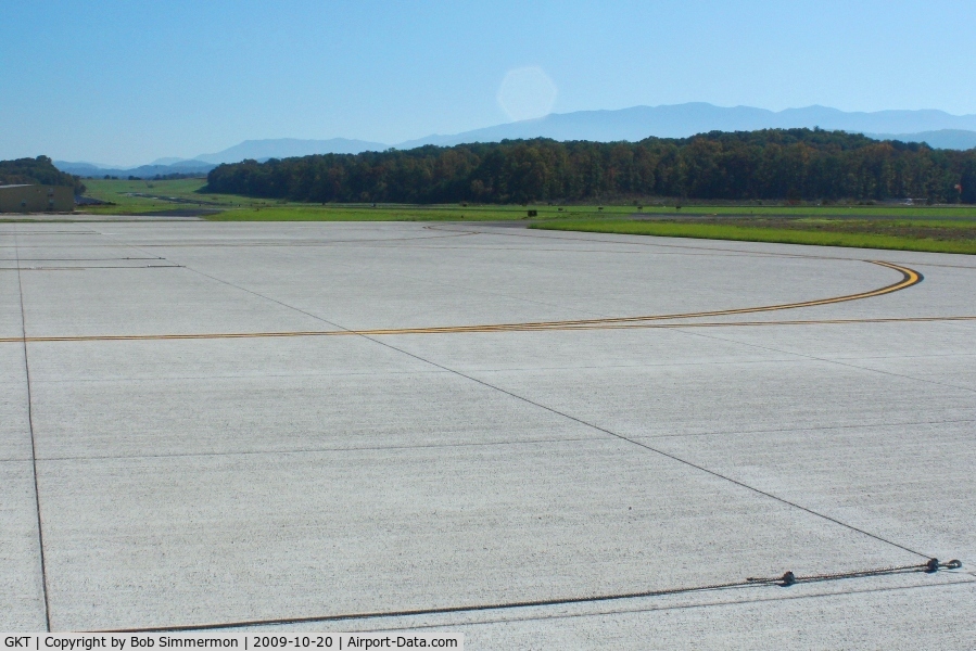 Gatlinburg-pigeon Forge Airport (GKT) - Looking east from the FBO's new facility on the far west end.